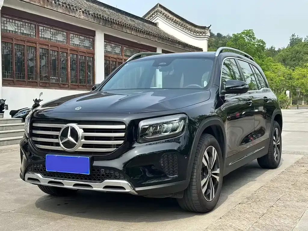 Mercedes-Benz GLB — фото 1