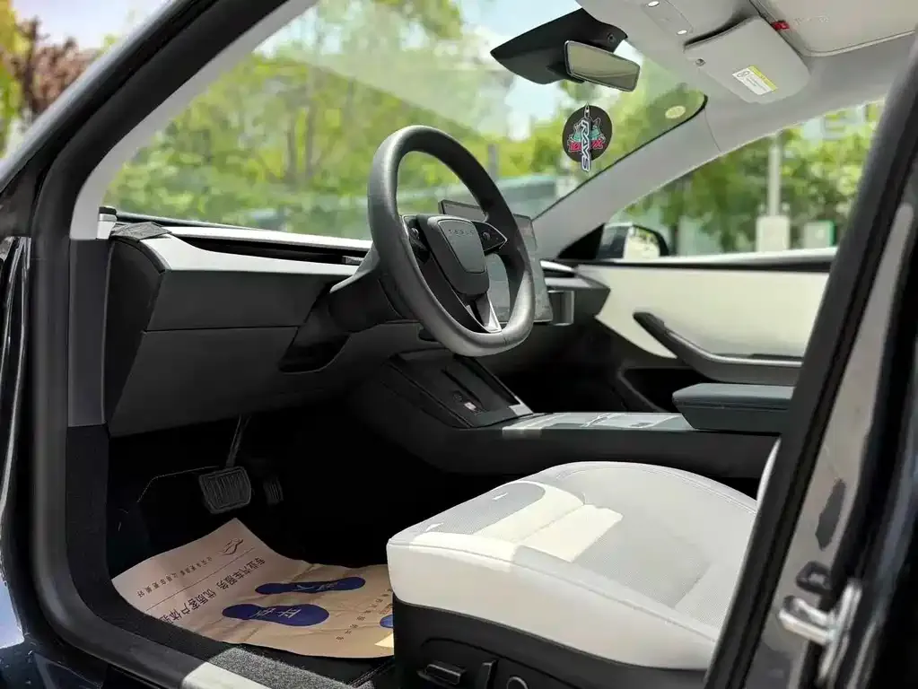Tesla Model 3 — фото 10