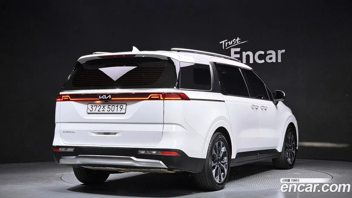 Kia Carnival — фото 7