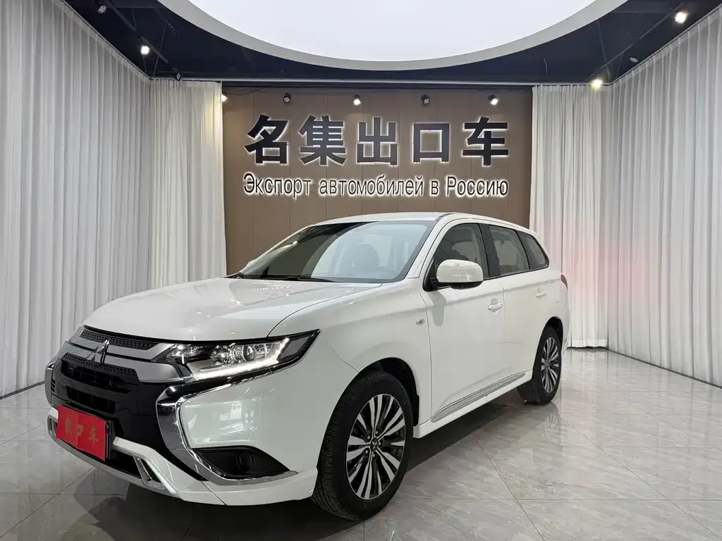 Mitsubishi Outlander — фото 1