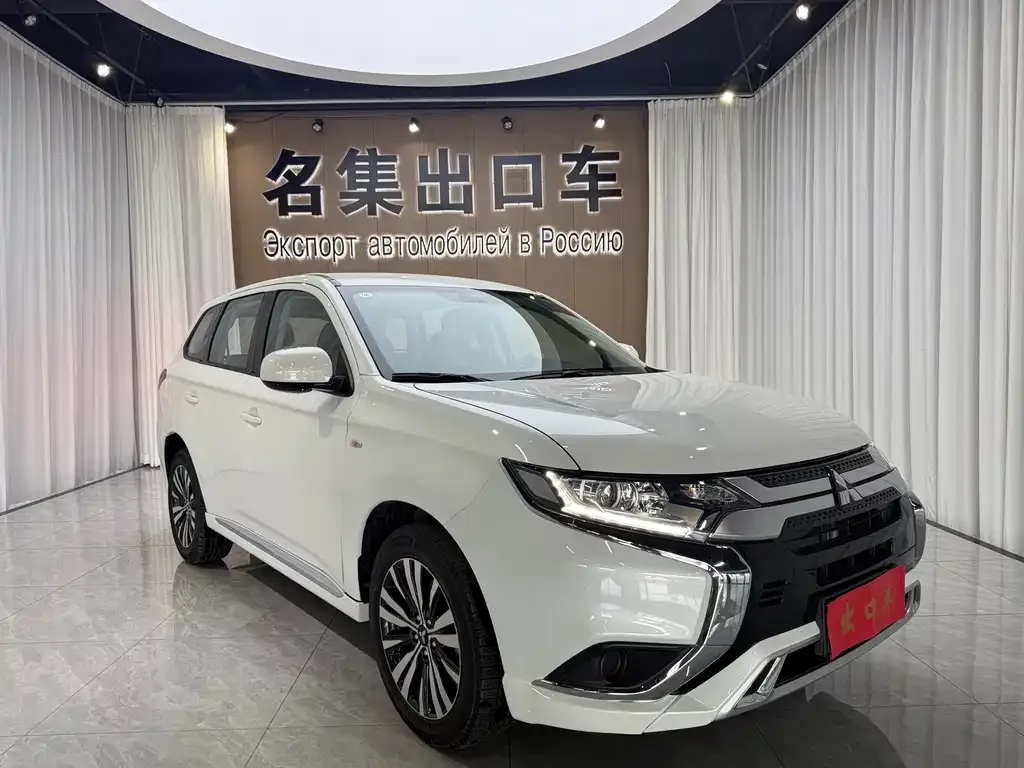 Mitsubishi Outlander — фото 5