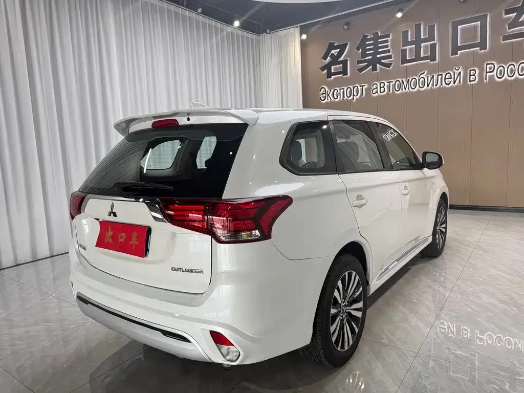 Mitsubishi Outlander — фото 10