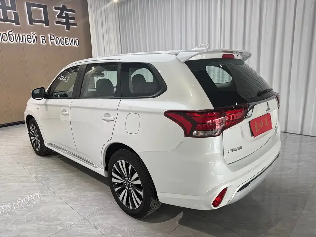 Mitsubishi Outlander — фото 3