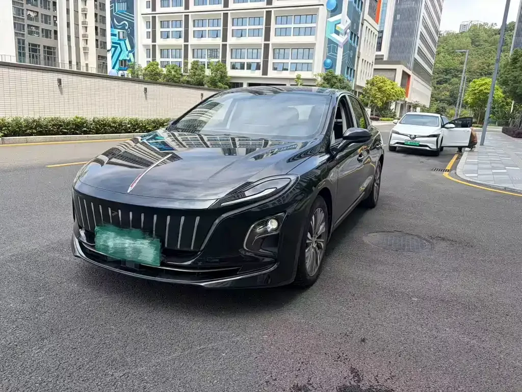 Hongqi E-QM5 — фото 1