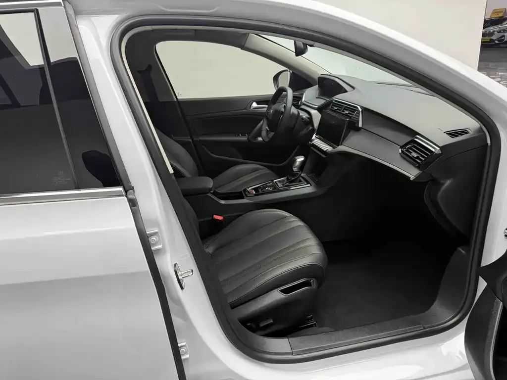 Peugeot 408 2024 из CN, фото 3