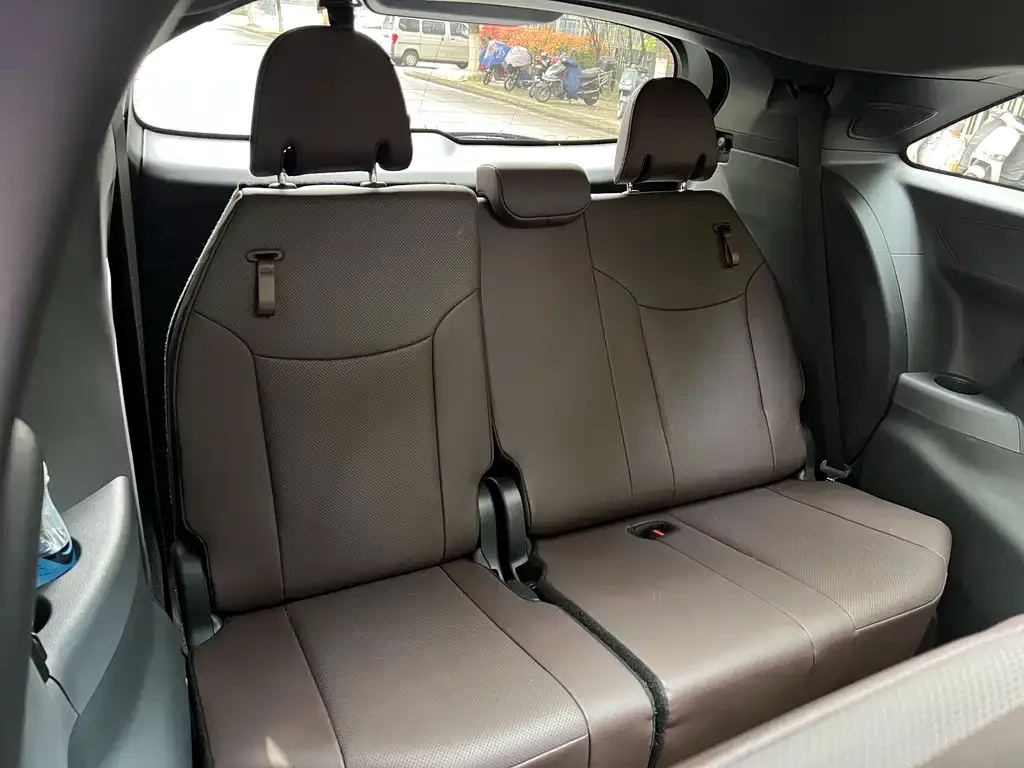 Toyota Granvia — фото 2