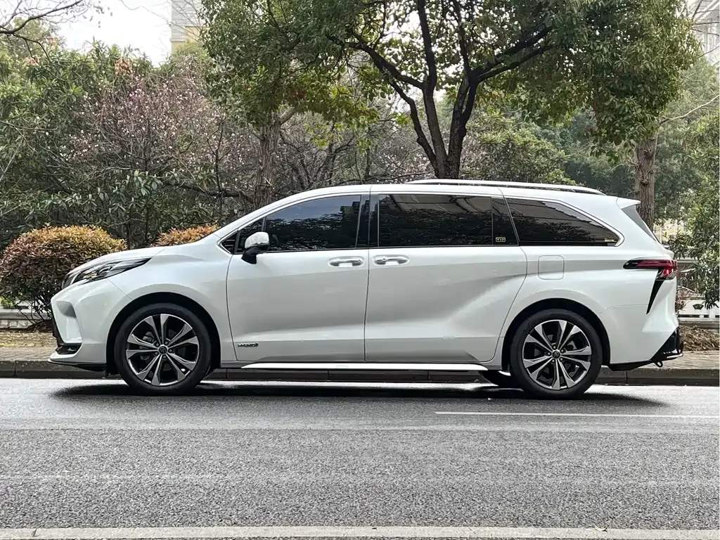 Toyota Granvia — фото 8