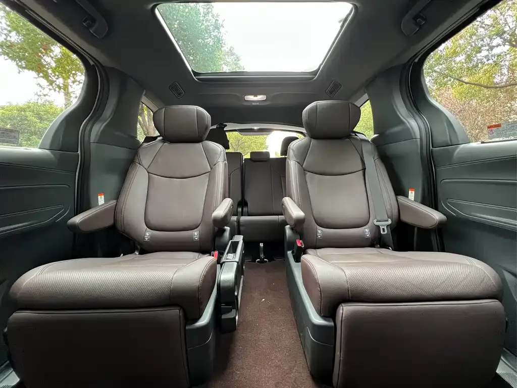 Toyota Granvia — фото 4