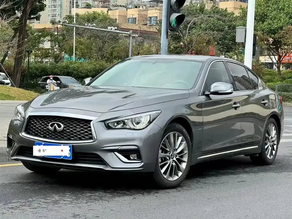 Infiniti Q50L