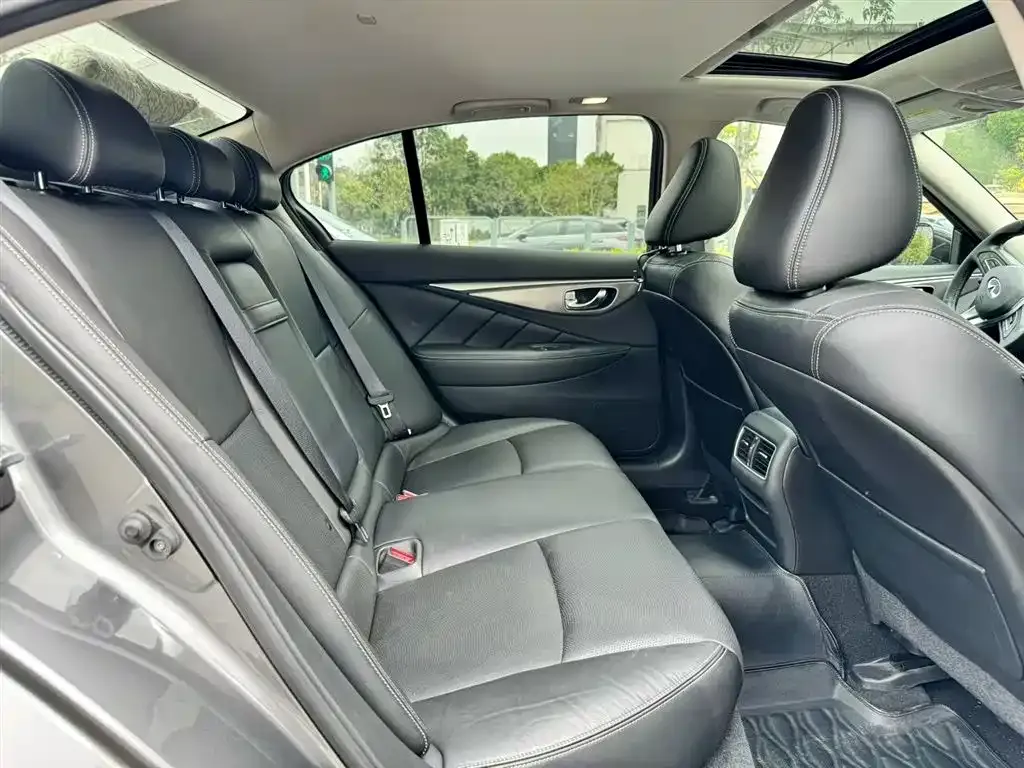 Infiniti Q50L 2021 из CN, фото 2
