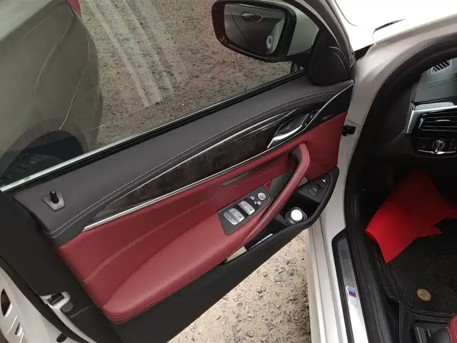 BMW 5 Series New Energy — фото 9