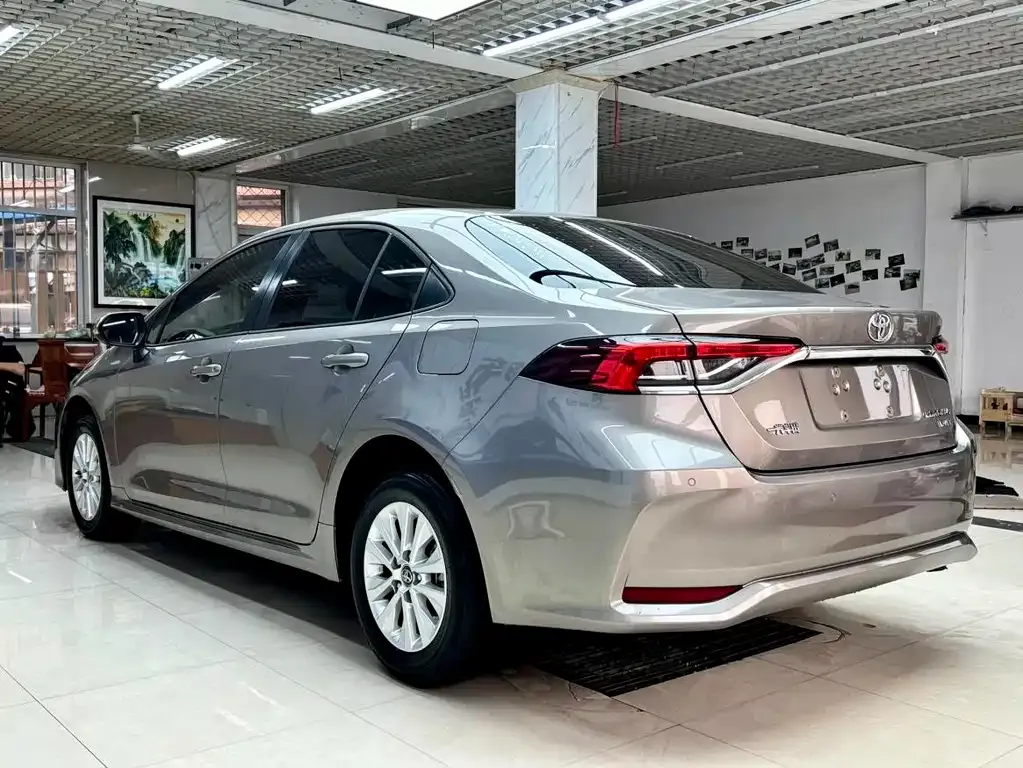 Toyota Corolla — фото 10