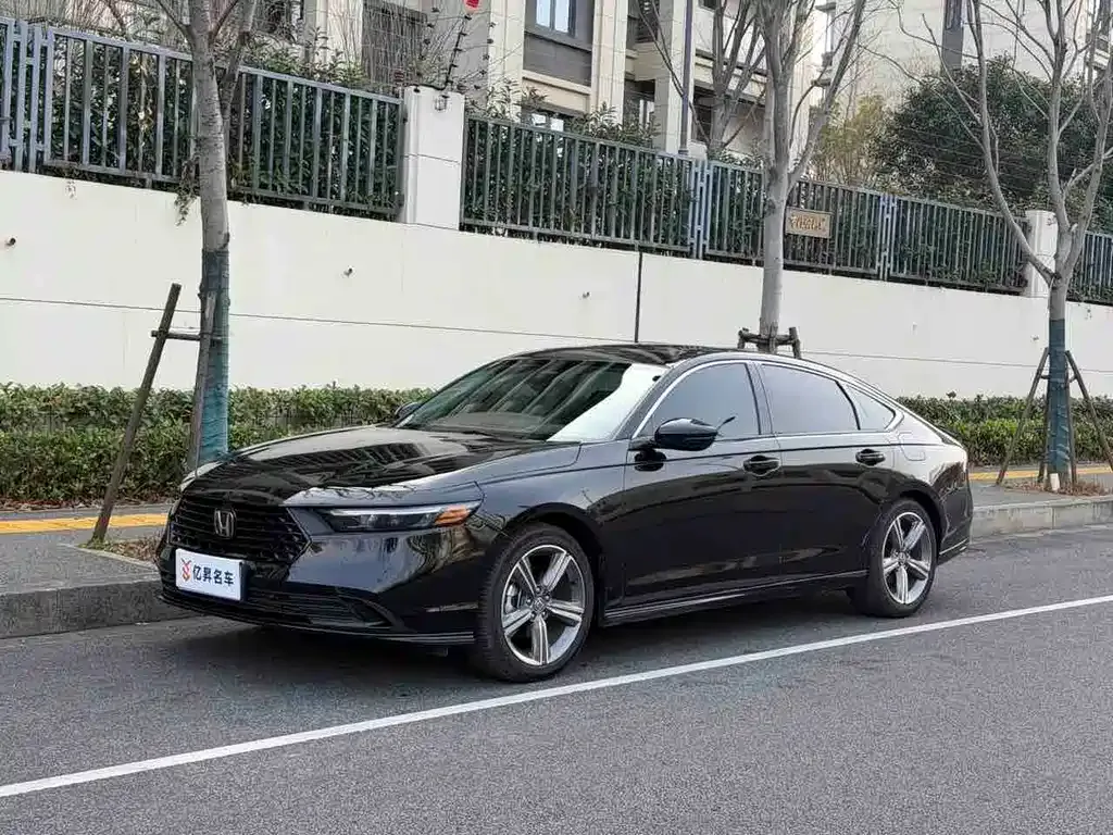 Honda Accord — фото 1
