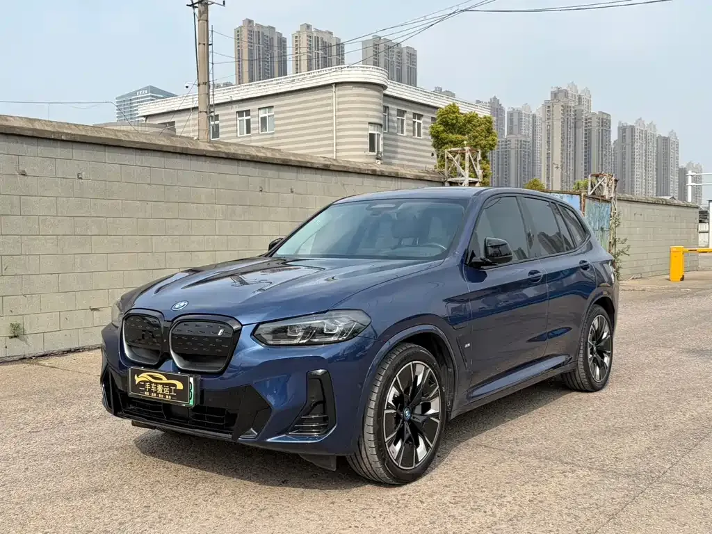 BMW iX3 — фото 1