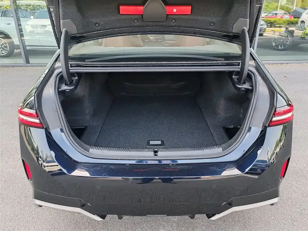 BMW i5 2025 из CN, фото 9