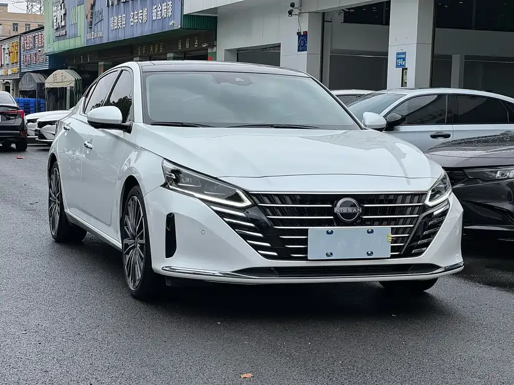 Nissan Teana — фото 1