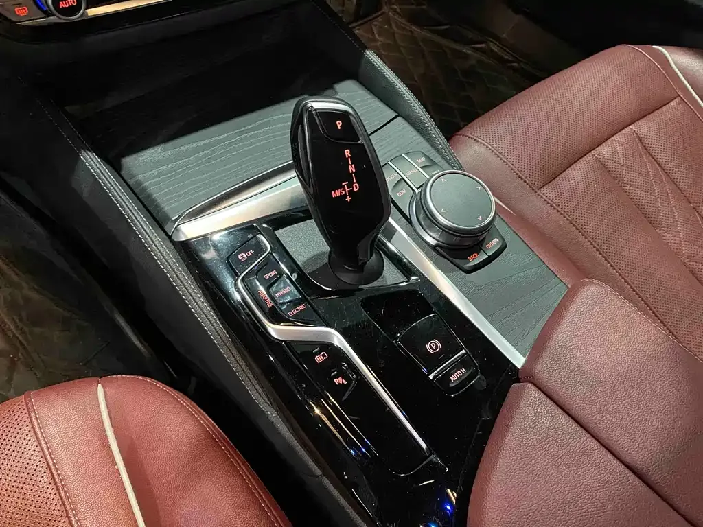 BMW 5 Series New Energy — фото 9