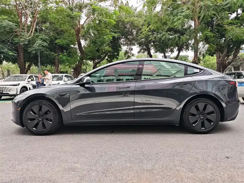 Tesla Model 3 — фото 9