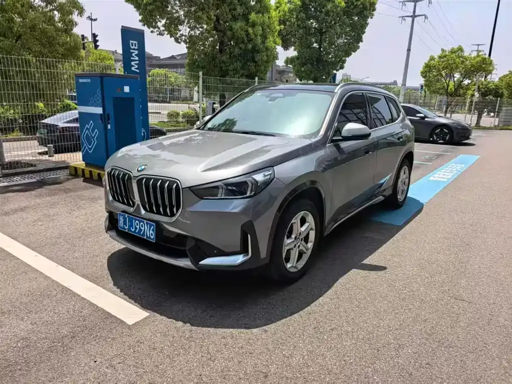 BMW X1 — фото 1