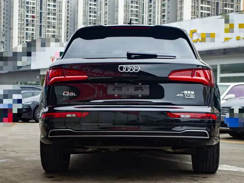 Audi Q5L — фото 6