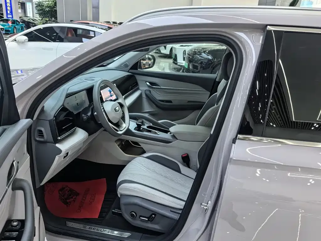 Geely Xingyue L — фото 10