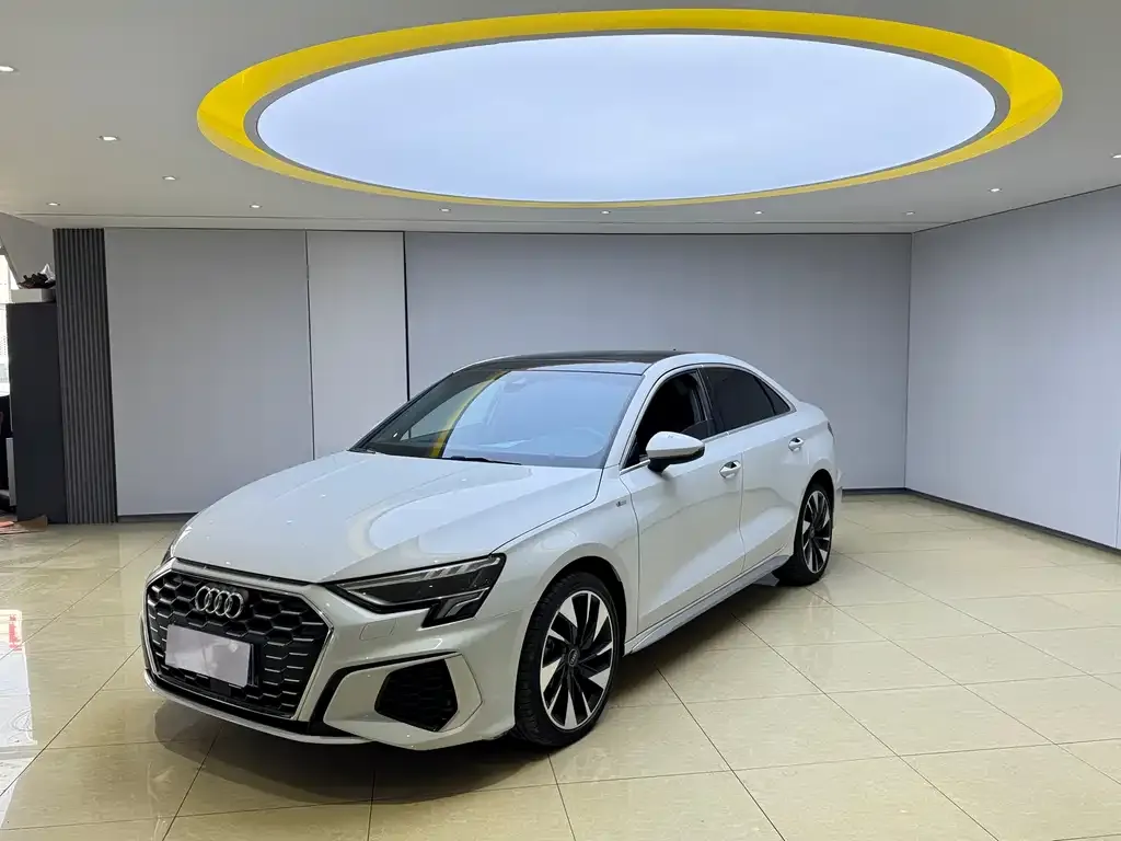 Audi A3 — фото 1