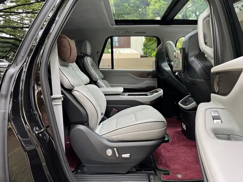 Lincoln Navigator — фото 10
