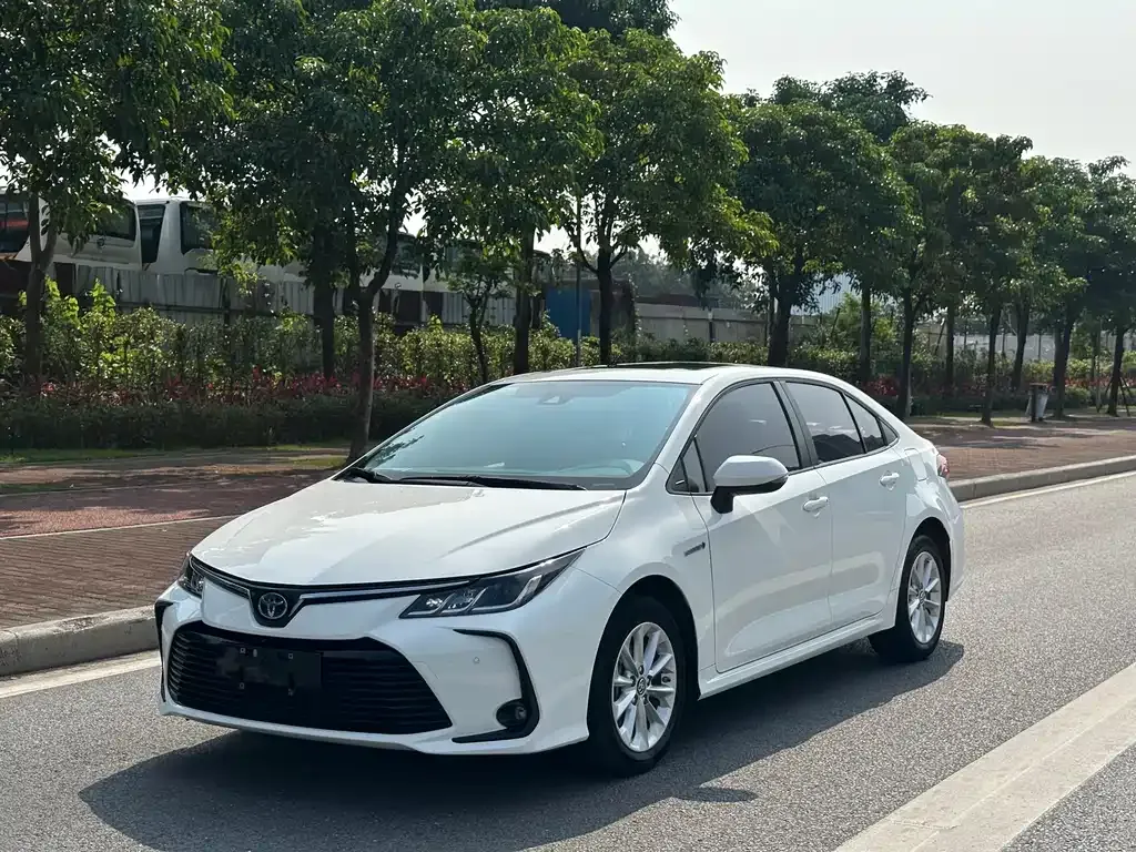 Toyota Corolla — фото 1