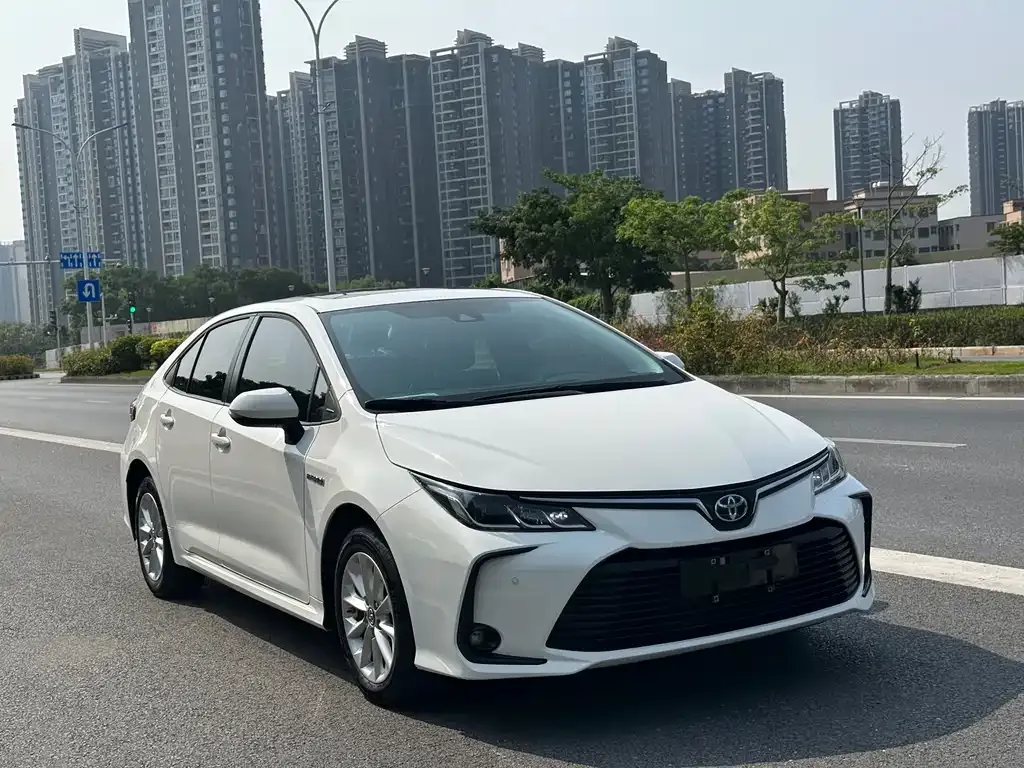 Toyota Corolla — фото 7