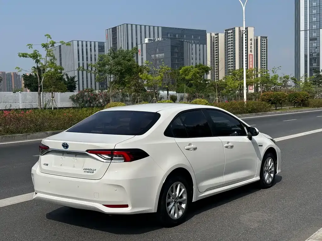 Toyota Corolla — фото 5