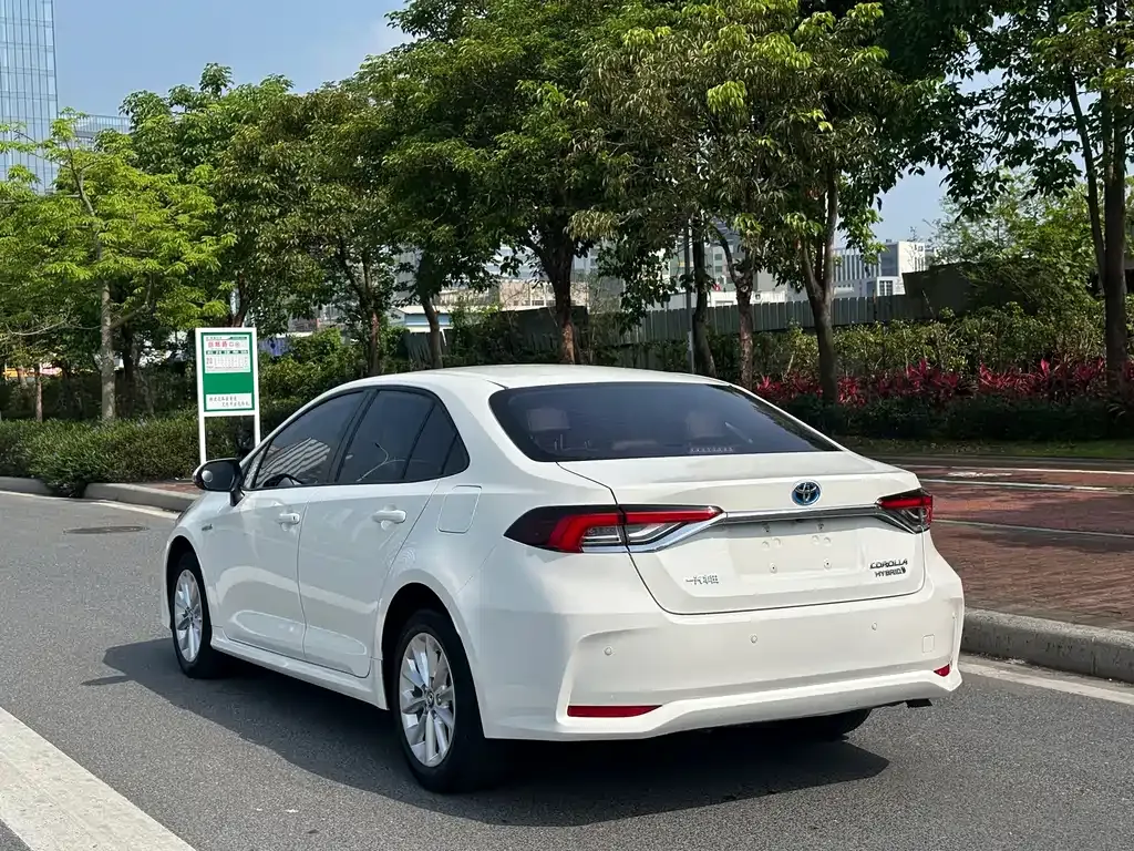 Toyota Corolla — фото 8