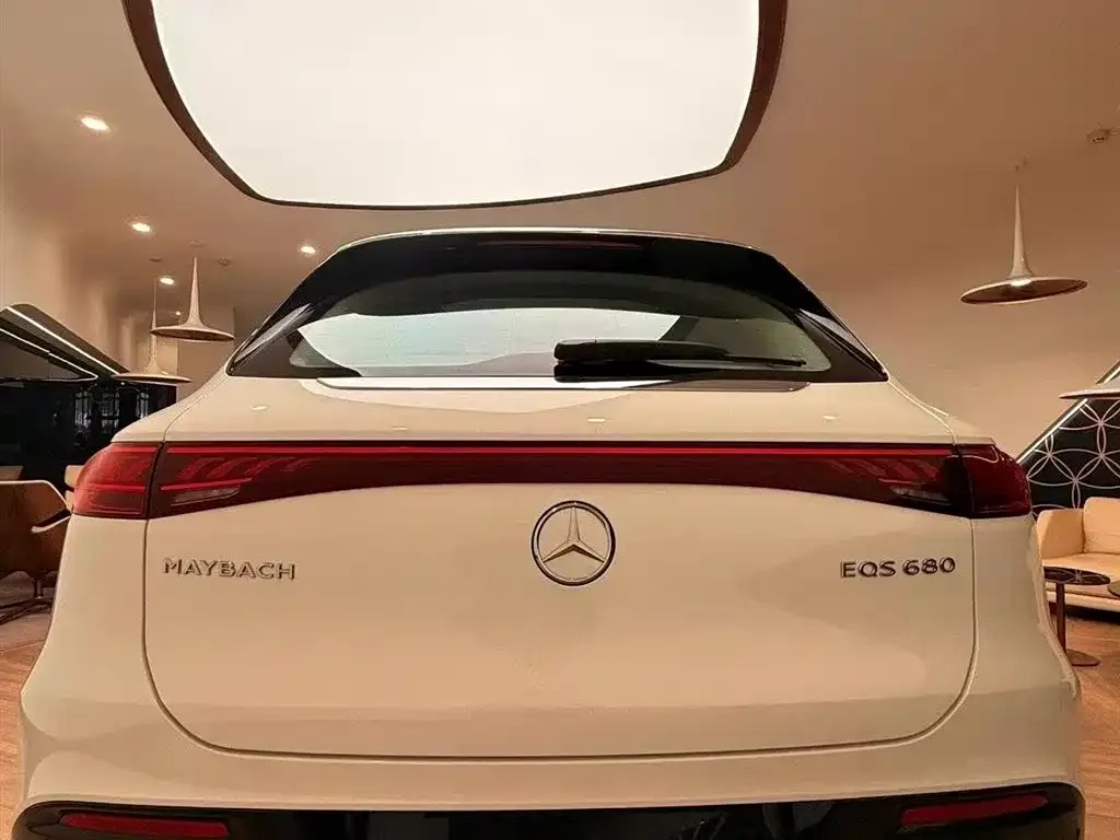 Mercedes-Benz EQS SUV — фото 4