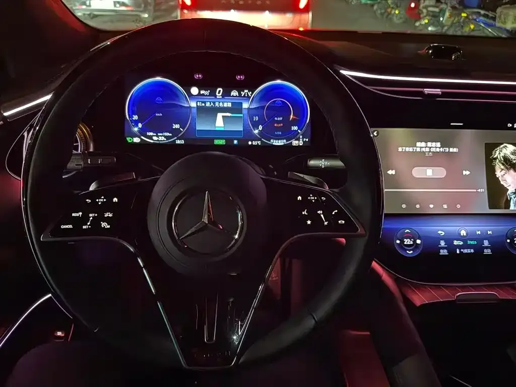 Mercedes-Benz EQS SUV — фото 3
