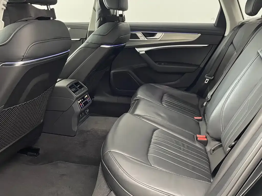 Audi A6L 2023 из CN, фото 8