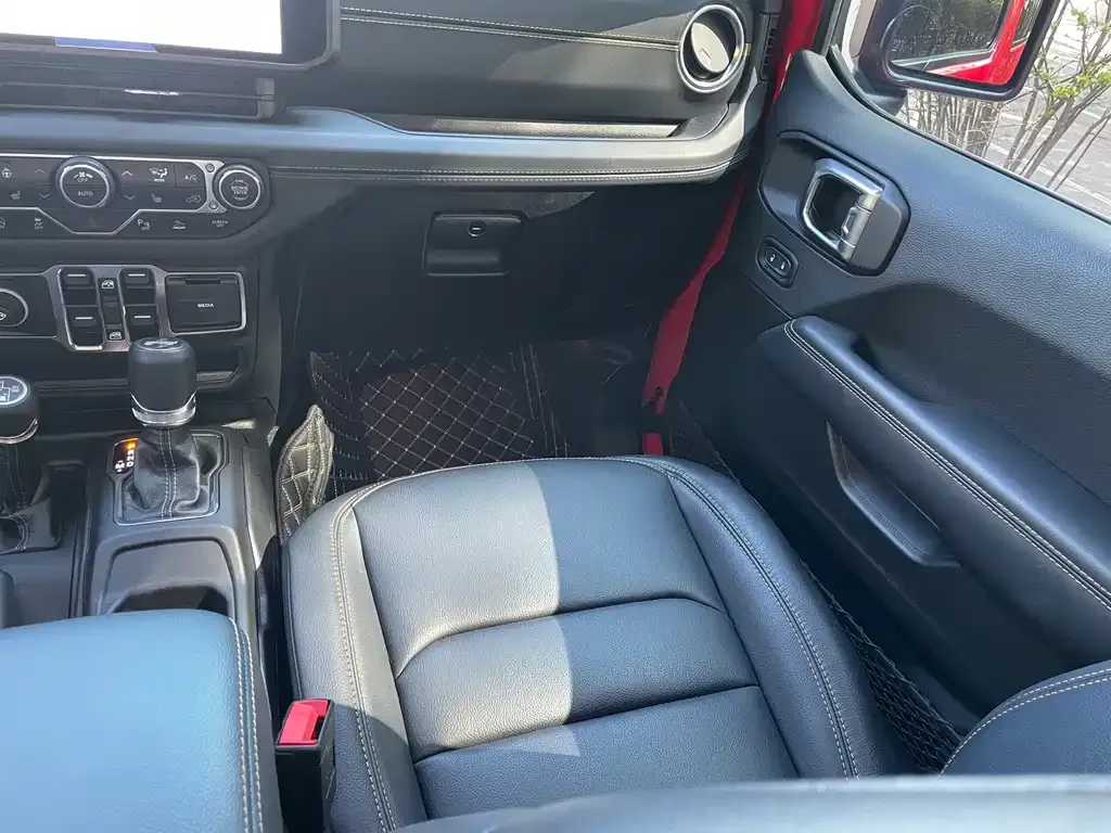 Jeep Wrangler — фото 5