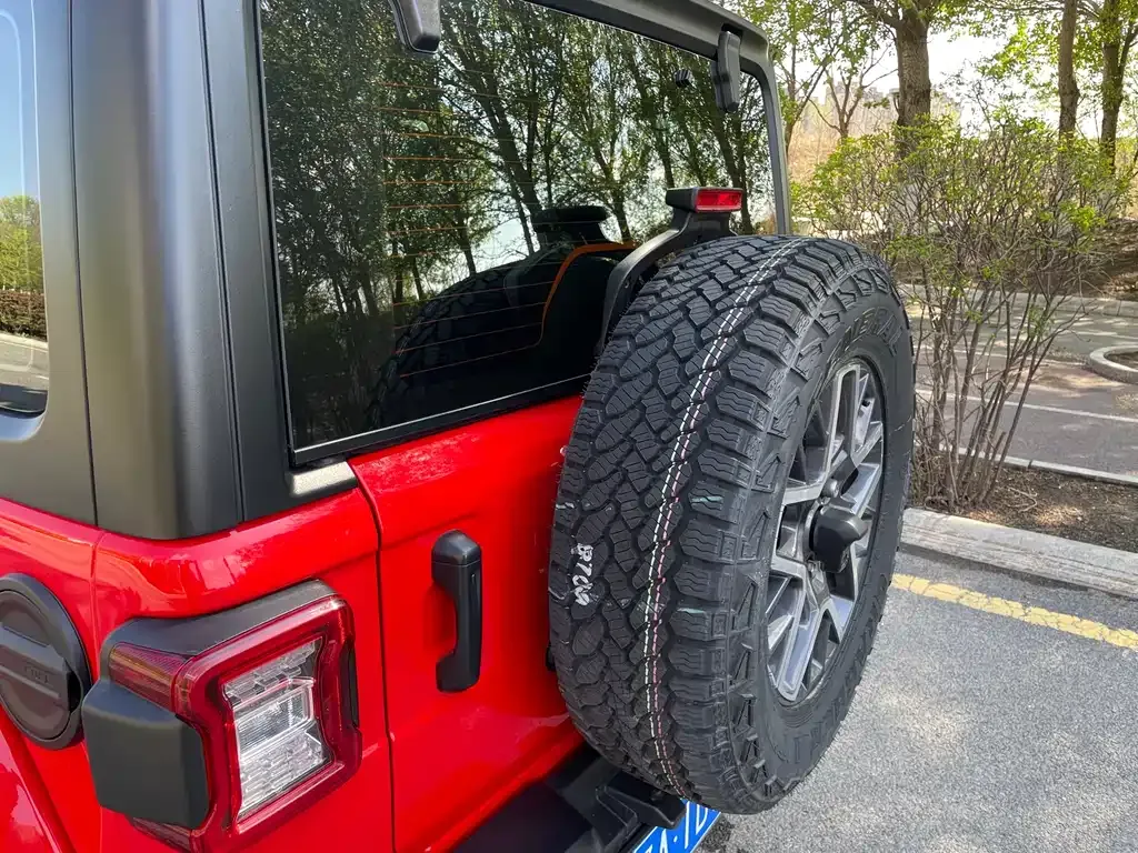 Jeep Wrangler — фото 10