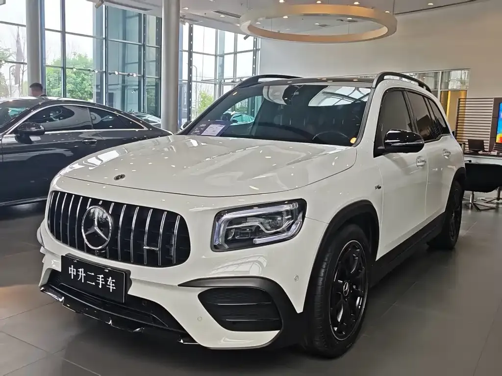 Mercedes-Benz GLB AMG — фото 1