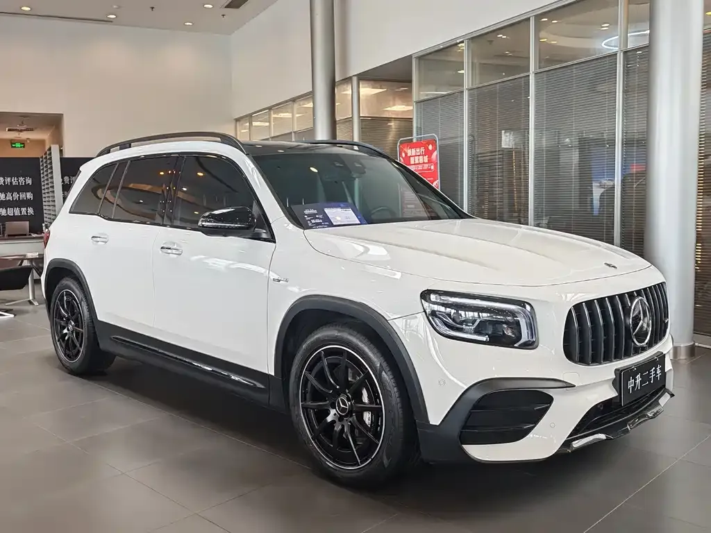 Mercedes-Benz GLB AMG — фото 10