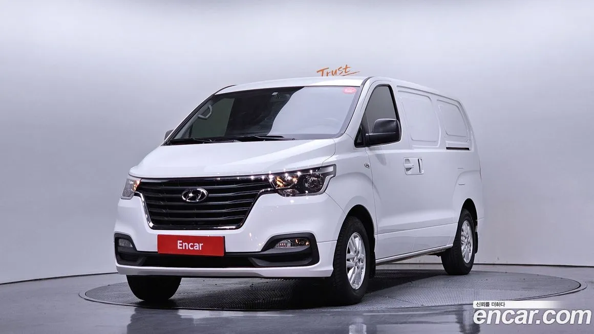 Hyundai Starex — фото 1