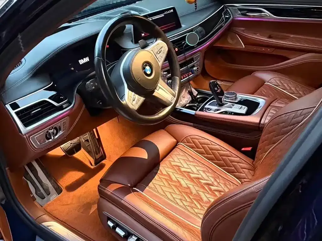 BMW 7 Series 2021 из CN, фото 9