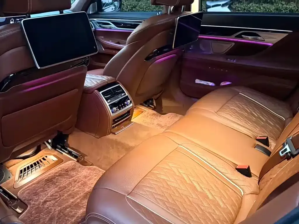 BMW 7 Series 2021 из CN, фото 10