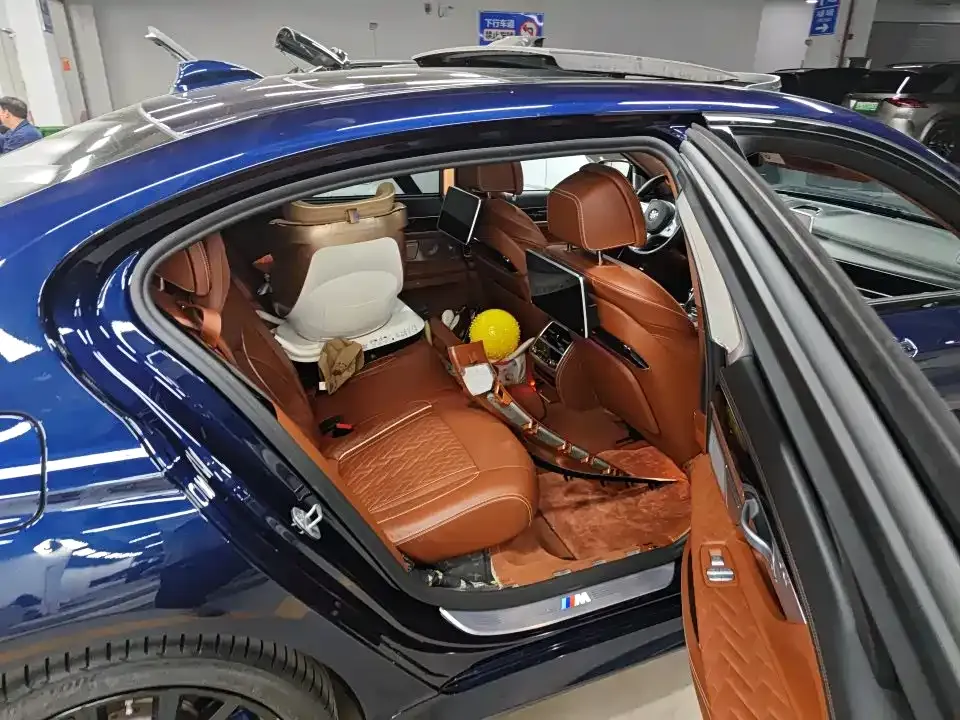 BMW 7 Series 2021 из CN, фото 7