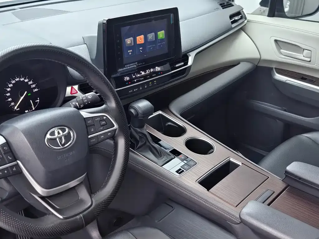 Toyota Sienna 2024 из CN, фото 9