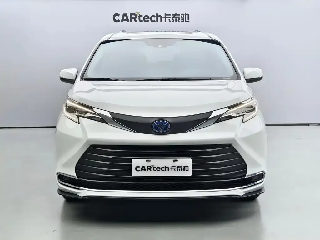 Toyota Sienna 2024 из CN, фото 2