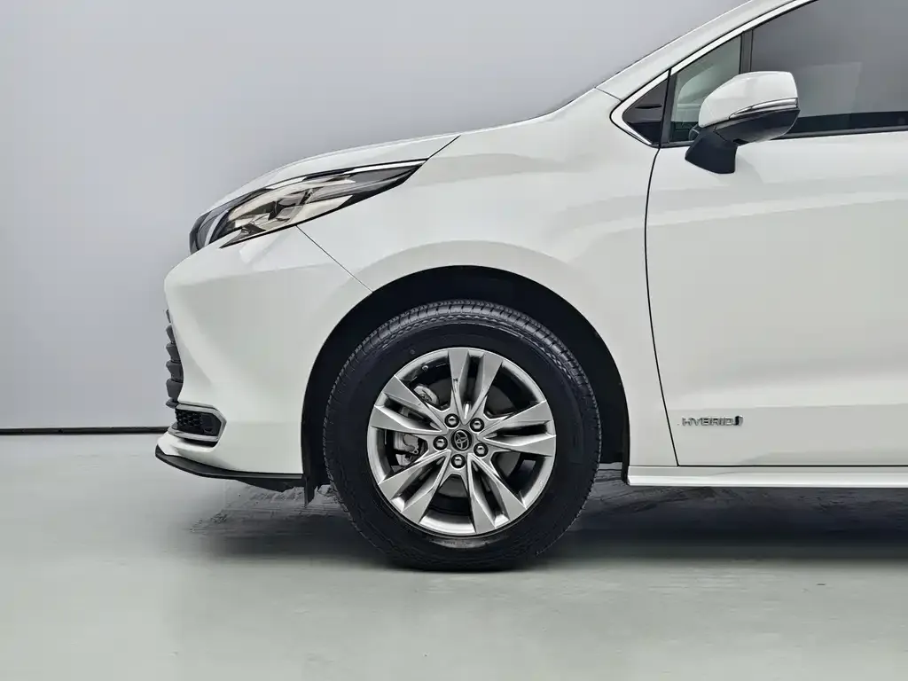 Toyota Sienna 2024 из CN, фото 4