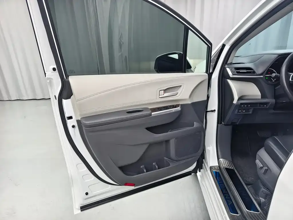 Toyota Sienna 2024 из CN, фото 7