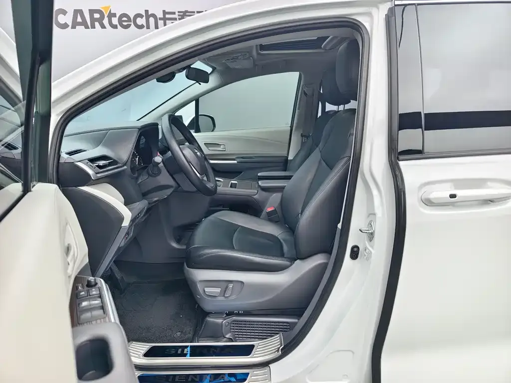 Toyota Sienna 2024 из CN, фото 8