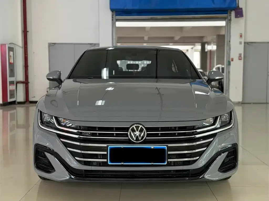 Volkswagen CC 2023 из CN, фото 2