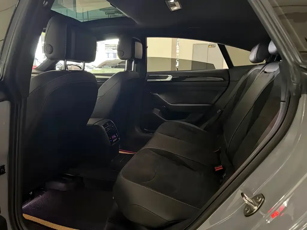 Volkswagen CC 2023 из CN, фото 3