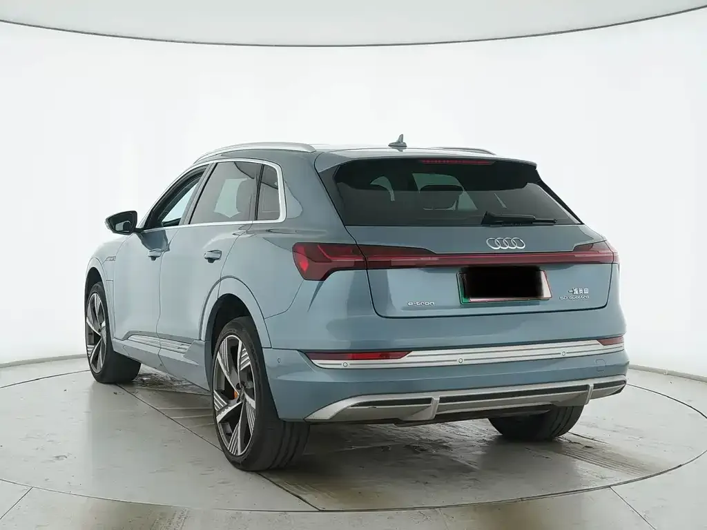 Audi e-tron — фото 8